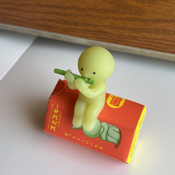 Playing - Smiski Living Series - Picture 2 of 4